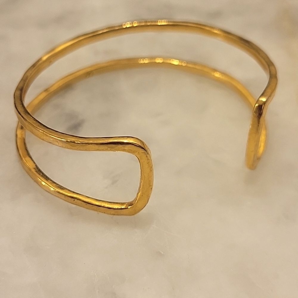 NWT Gorjana Teagan Cuff 18K Gold Bracelet Bangle Think Boho Stack Layer Feminine - Picture 4 of 11